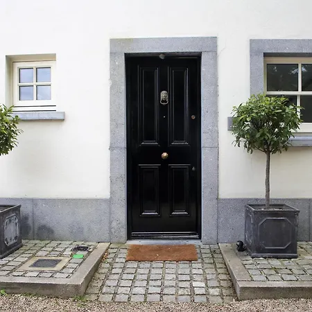 Period Character With Modern Comforts In Monkstown 布莱克罗克
